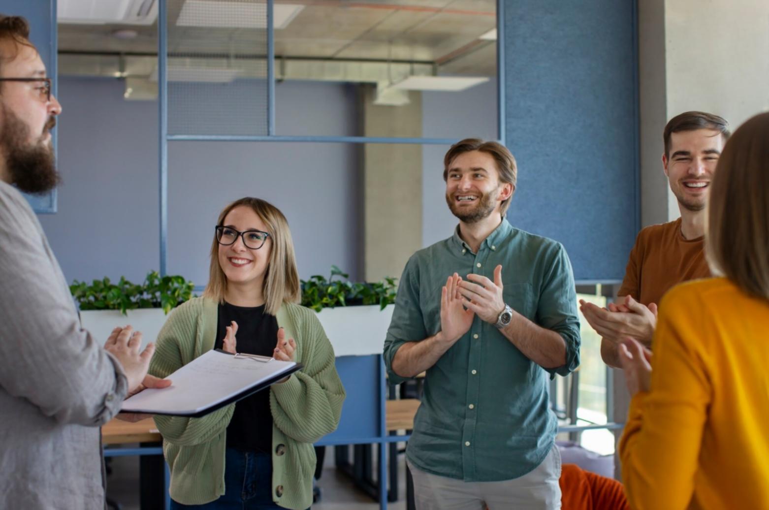 Detaillierte Finanzauswertung mit Kennzahlen und Diagrammen